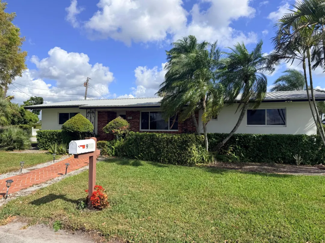 955 NW 4th St Street, Belle Glade, FL 33430