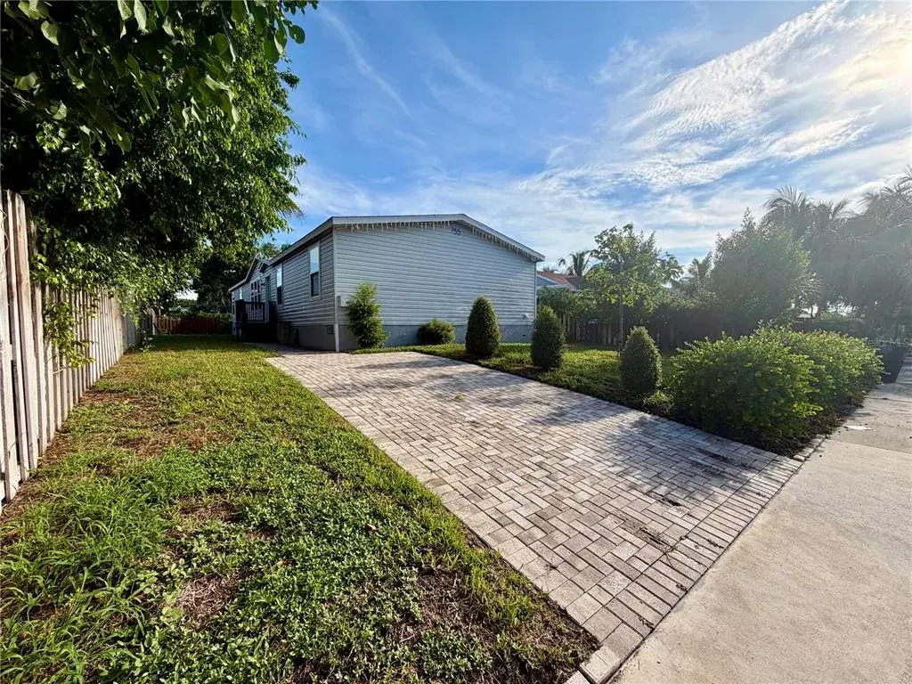 755 Ridgewood Rd, West Palm Beach, FL, 33405