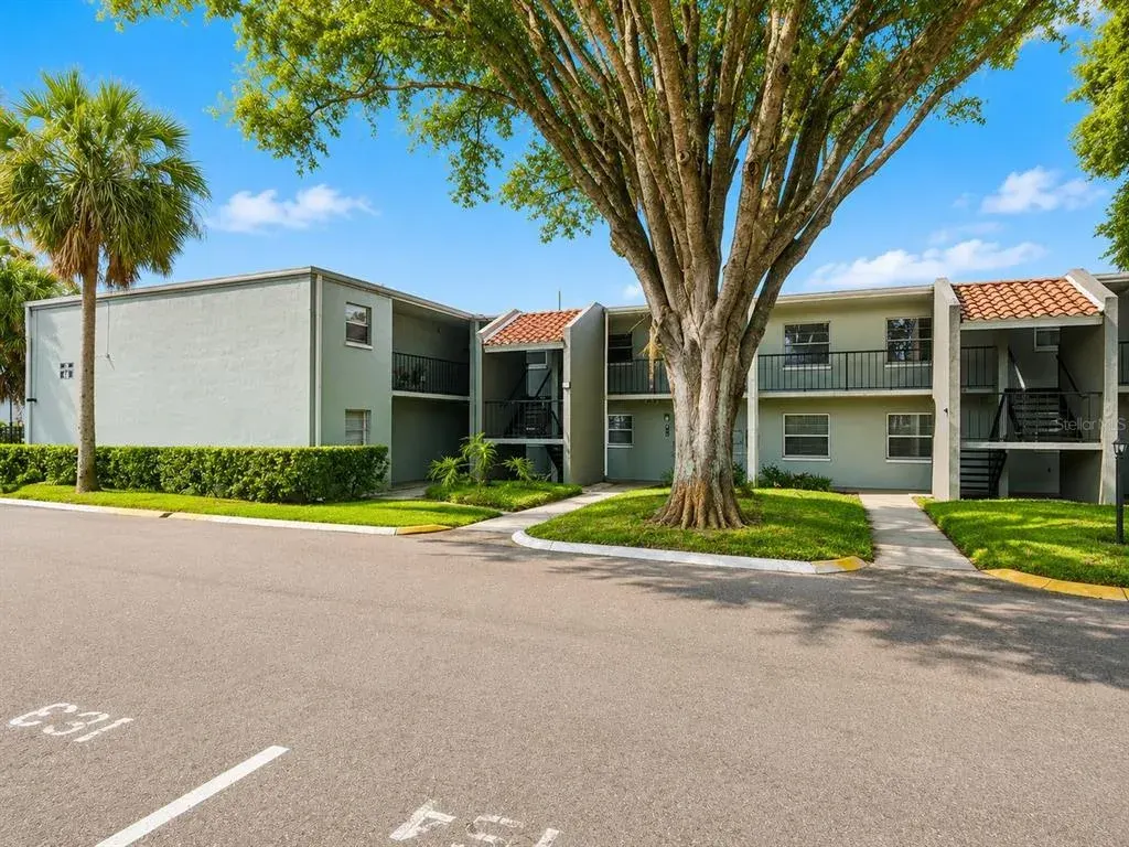 2812 Somerset Park Drive, Unit 105, Tampa, FL, 33613