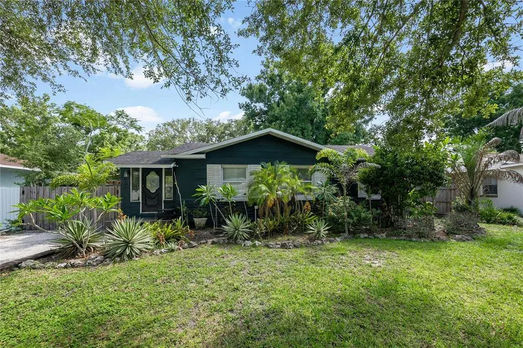 1010 W Berry Avenue, Tampa, FL, 33603