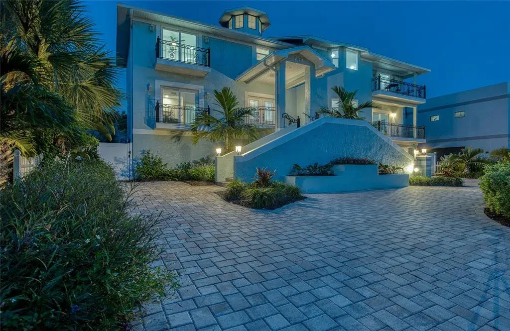 289 8th Avenue N, Tierra Verde, FL, 33715