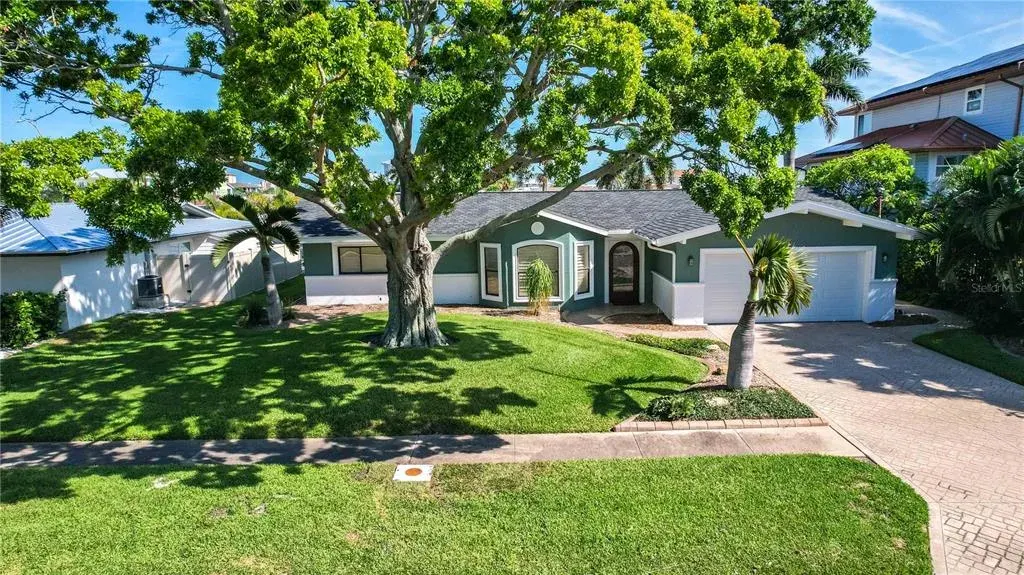 440 Palm Island SE, Clearwater Beach, FL, 33767