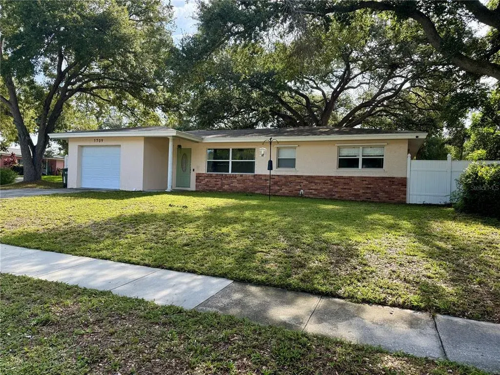 1709 Eaton Drive NE, Clearwater, FL, 33756
