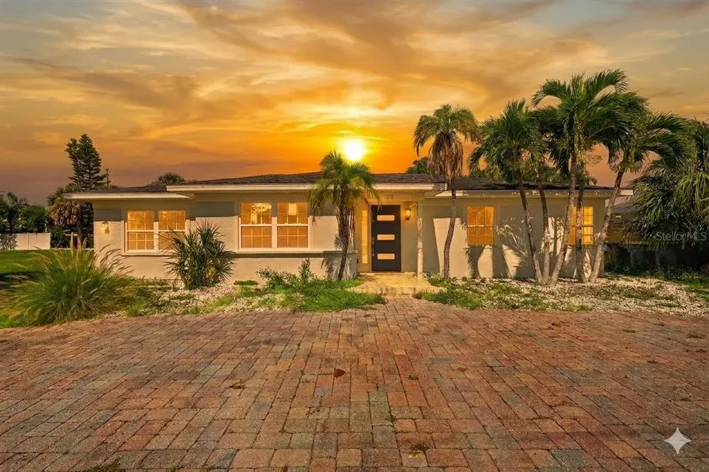 870 Narcissus Avenue, Clearwater Beach, FL, 33767