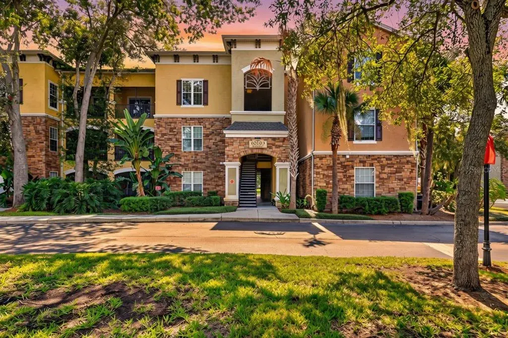 10103 Courtney Oaks Circle, Unit 302, Tampa, FL, 33619