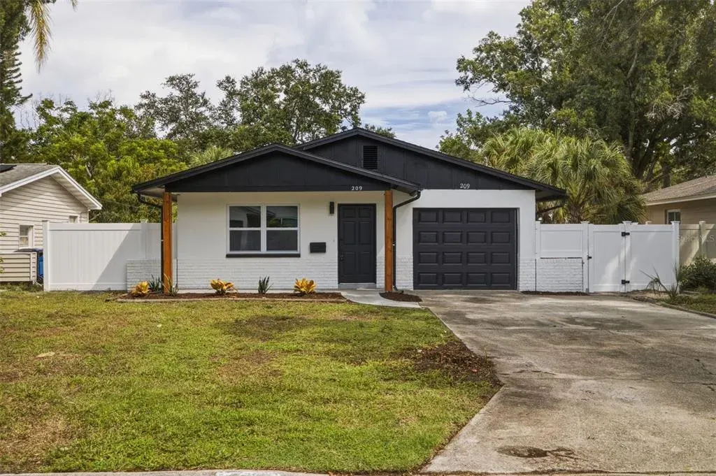 209 SE Monroe Circle N, St Petersburg, FL, 33703