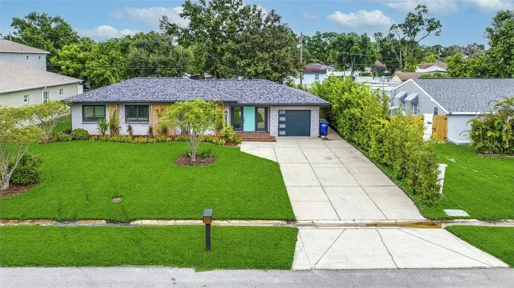 2121 W Farwell Drive, Tampa, FL, 33603