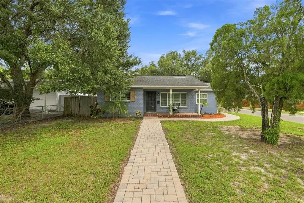 2001 E Hanna Avenue, Tampa, FL, 33610