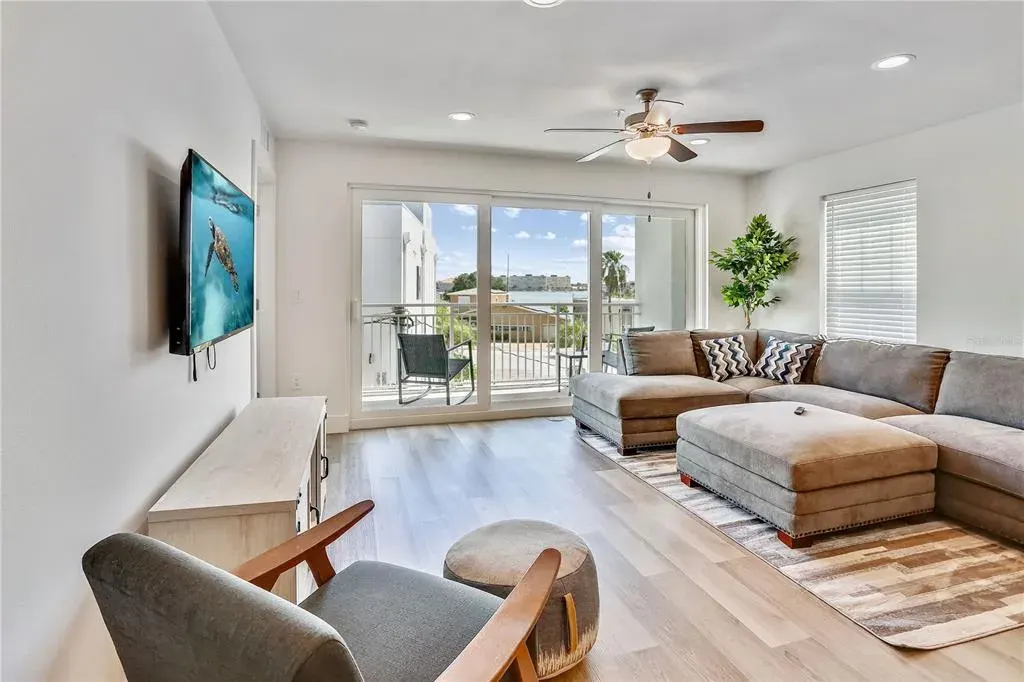 15305 1st Street E, Unit 305, Madeira Beach, FL, 33708