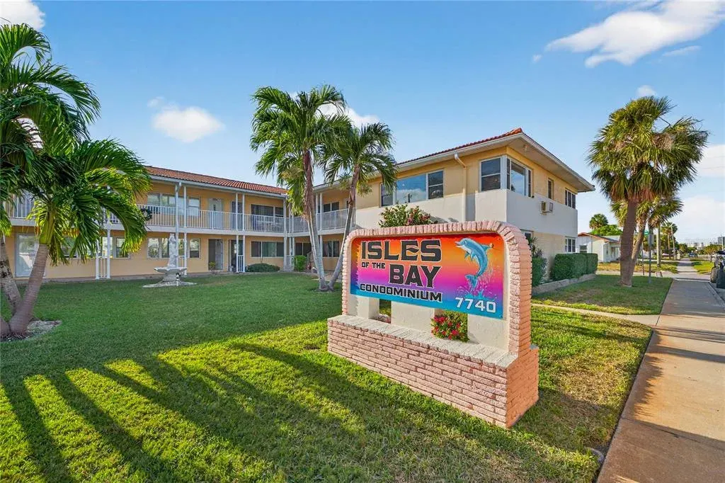 7740 Boca Ciega Drive, Unit 201, St Pete Beach, FL, 33706
