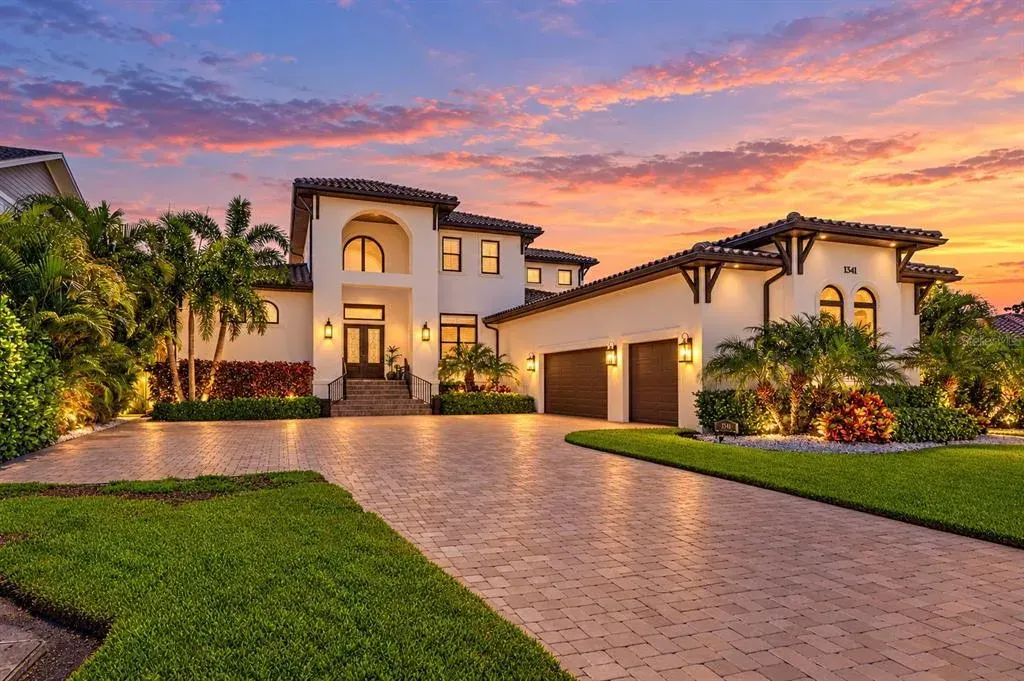 1341 Monterey Boulevard NE, St Petersburg, FL, 33704