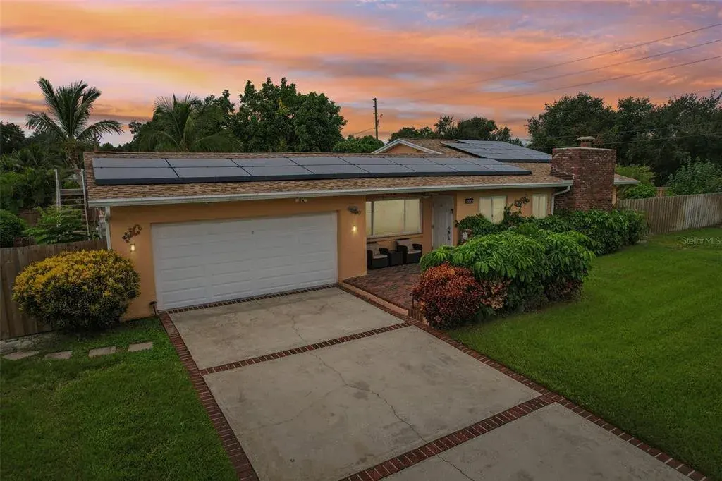 398 Colony Point Road S, St Petersburg, FL, 33705