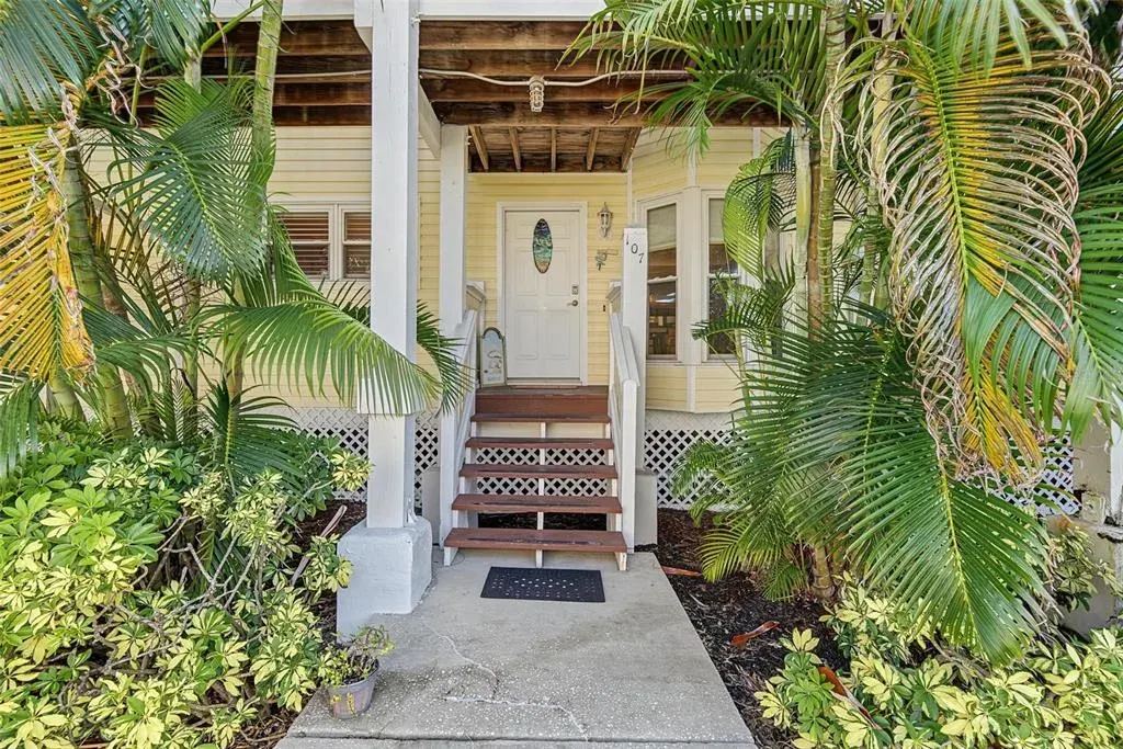 10399 Paradise Boulevard, Unit 107, Treasure Island, FL, 33706