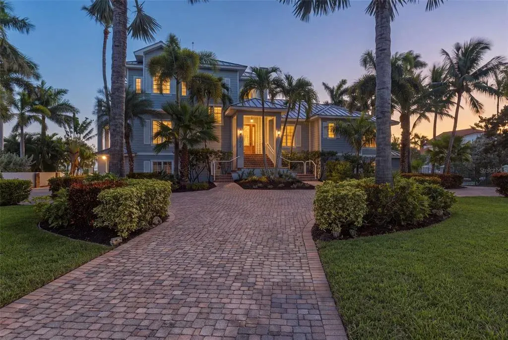 102 8th Street E, Tierra Verde, FL, 33715
