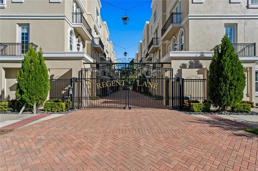 400 Regent Lane N, St Petersburg, FL, 33701