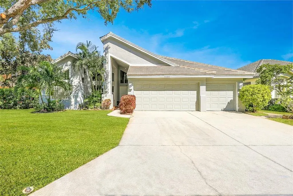1101 Darlington Oak Drive NE, St Petersburg, FL, 33703