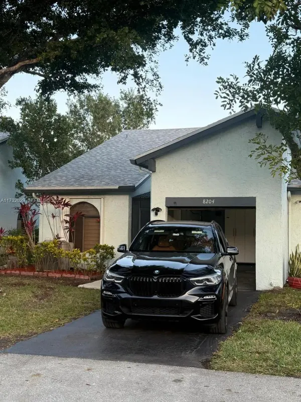 8204 NW 100th Lane, Tamarac, FL 33321