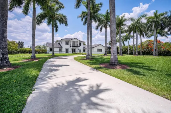 5121 SW 210th Terrace, Southwest Ranches, FL 33332