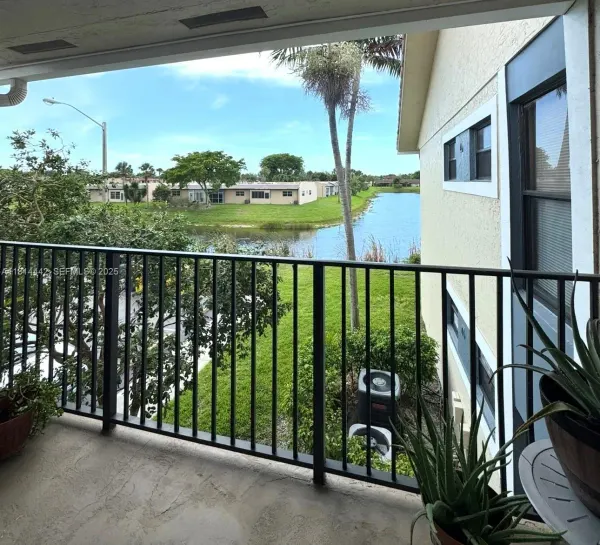 1484 Lake Crystal Drive E, Unit E, West Palm Beach, FL, 33411