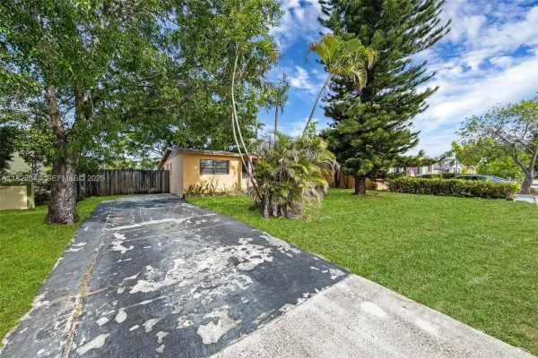 4130 NW 12th Avenue, Oakland Park, FL 33309