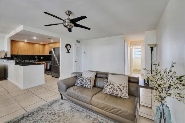 1811 Jefferson Street, Unit 606, Hollywood, FL, 33020