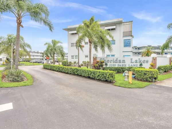 2300 Park Lane 105, Hollywood, FL 33021