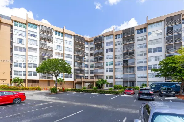 1000 Saint Charles Place, Unit 319, Pembroke Pines, FL, 33026