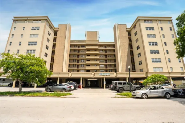 1811 Jefferson Street, Unit 601, Hollywood, FL, 33020