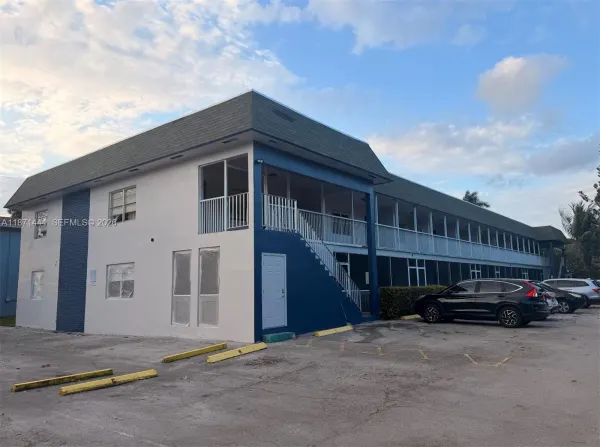2905 Pierce Street, Unit 17, Hollywood, FL, 33020