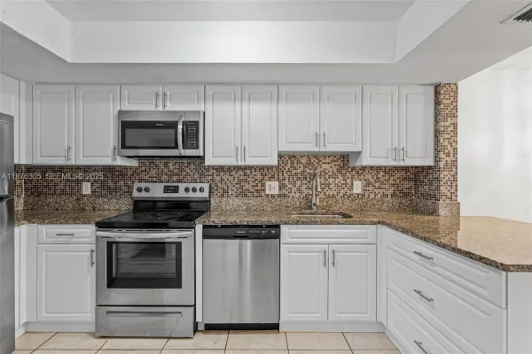 2607 NW 47th Lane 3304, Lauderdale Lakes, FL 33313
