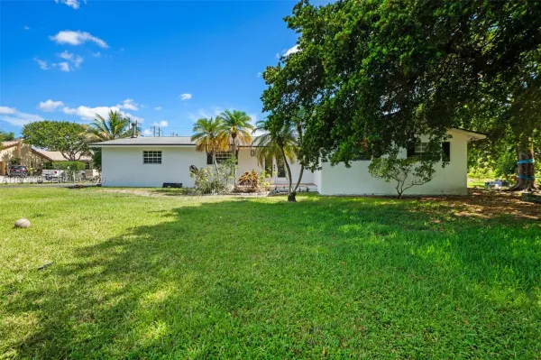 17611 SW 66th Street, Southwest Ranches, FL 33331