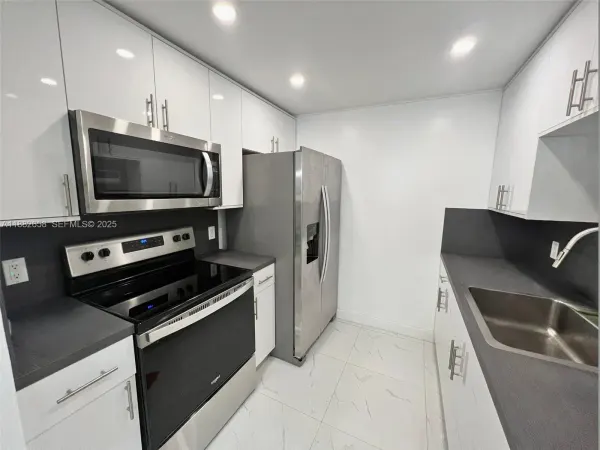 200 SW 132nd Way, Unit 203l, Pembroke Pines, FL, 33027
