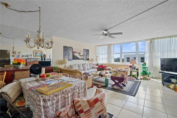 1160 N Federal Highway, Unit 1018, Fort Lauderdale, FL, 33304