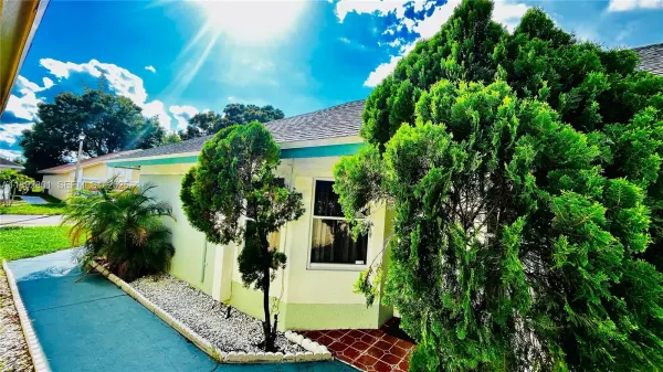 1010 W Jasmine Lane, North Lauderdale, FL 33068