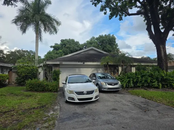 106 Kensington Road, Hollywood, FL, 33021