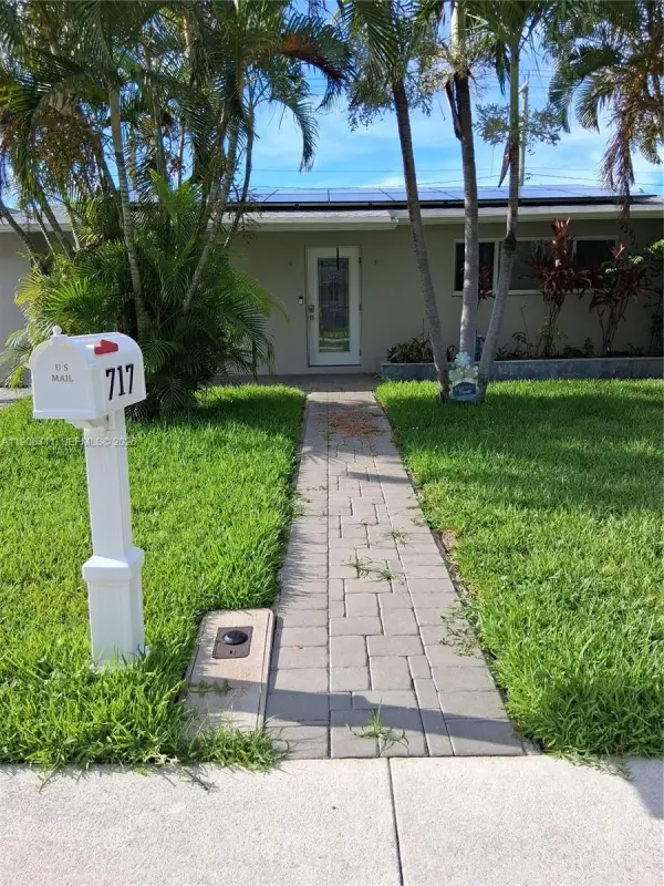 717 SE 2nd Street, Deerfield Beach, FL 33441