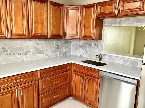 4270 NW 40th Street, Unit 103, Lauderdale Lakes, FL, 33319