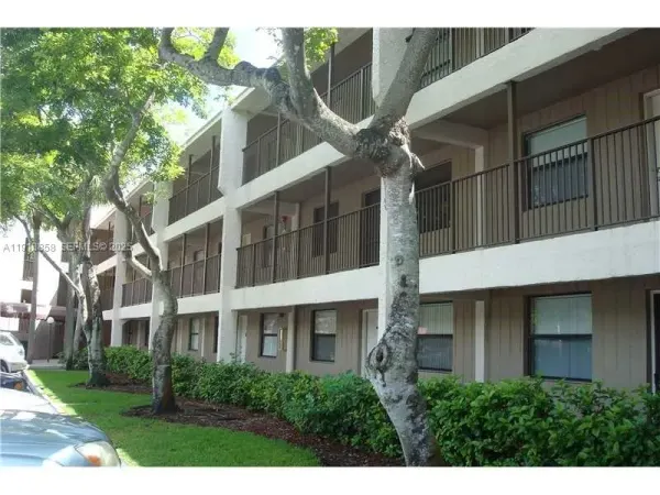8715 Shadow Wood Boulevard, Unit 211, Coral Springs, FL, 33071