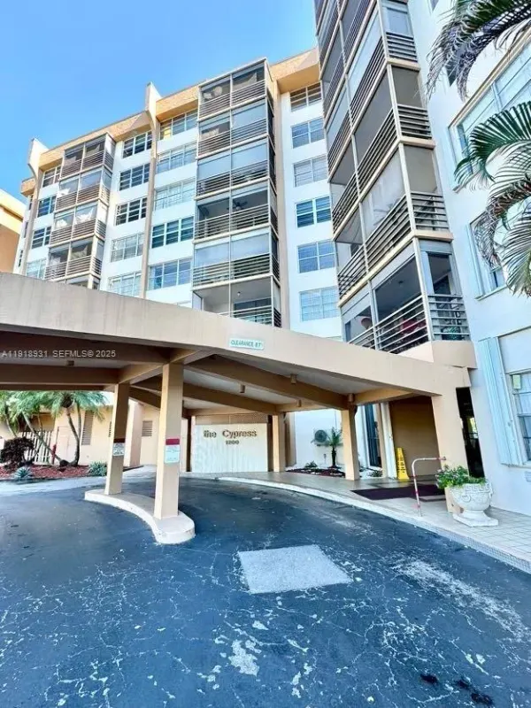 1200 Saint Charles Place 218, Pembroke Pines, FL 33026