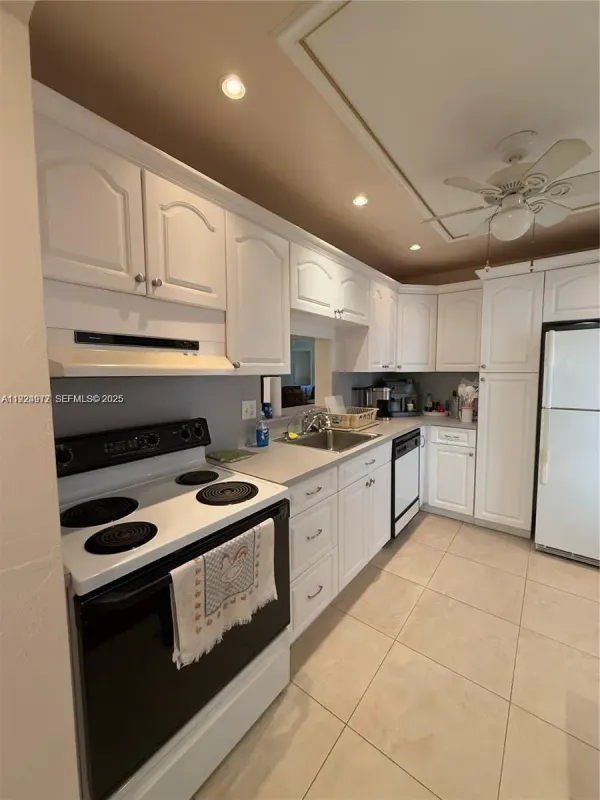 4270 NW 40th Street 202, Lauderdale Lakes, FL 33319