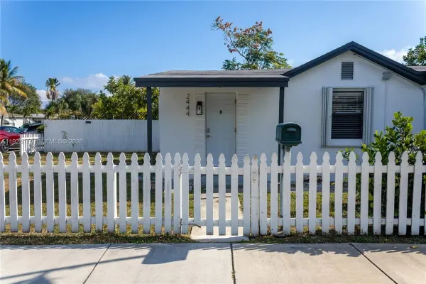 2444 Roosevelt Street, Hollywood, FL 33020