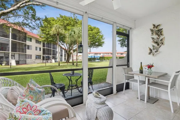 9511 N Hollybrook Lake Drive 108, Pembroke Pines, FL 33025