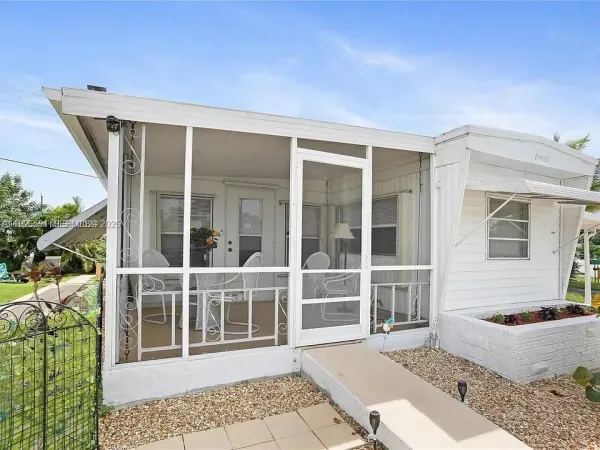 8616 SW 16th Place, Davie, FL, 33324