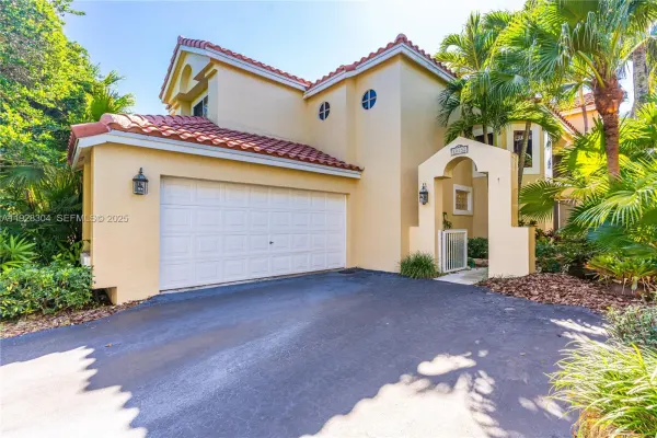 10132 NW 4th Street, Plantation, FL, 33324