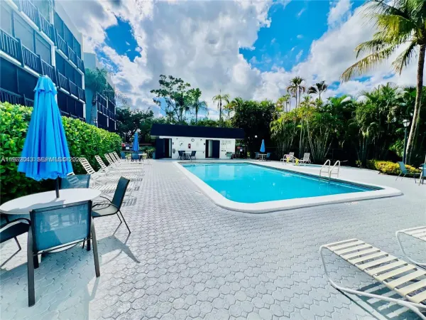 1021 Mockingbird Lane, Unit 215, Plantation, FL, 33324