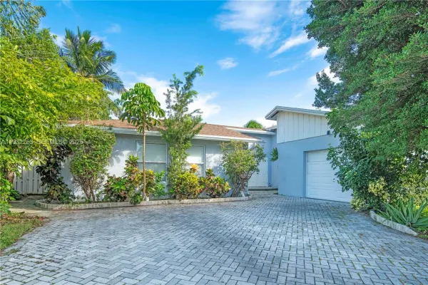 4093 NW 1st Place, Deerfield Beach, FL 33442