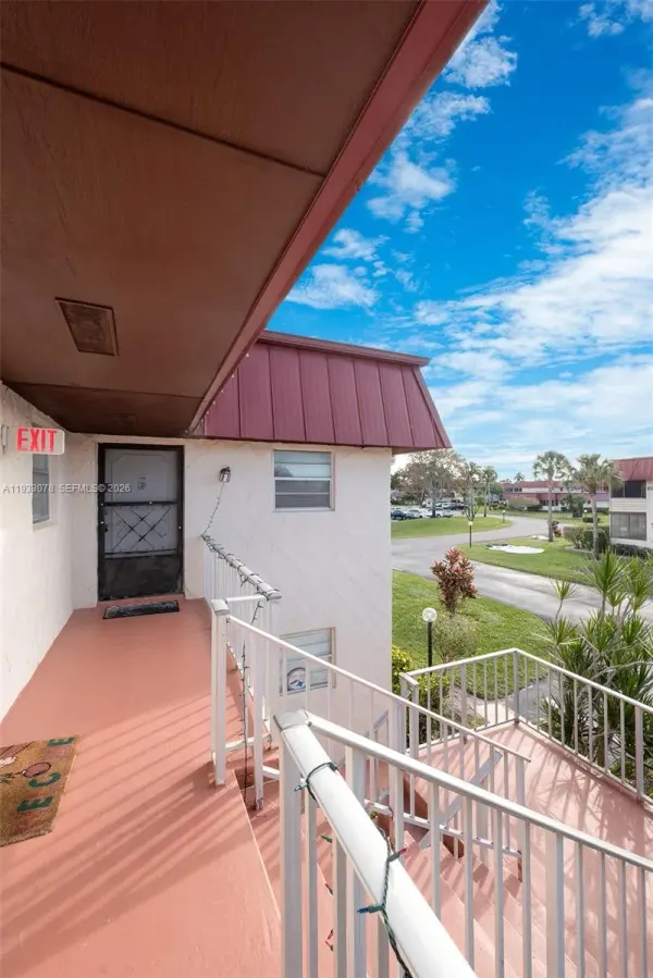 12027 S Greenway Circle 206, Royal Palm Beach, FL 33411