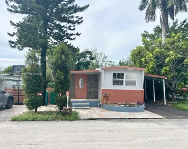 8732 SW 16th Street, Davie, FL 33324