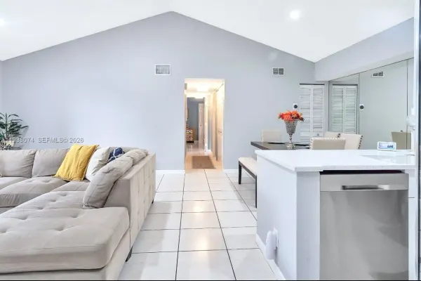 3001 N Oakland Forest Drive, Unit 301, Oakland Park, FL, 33309