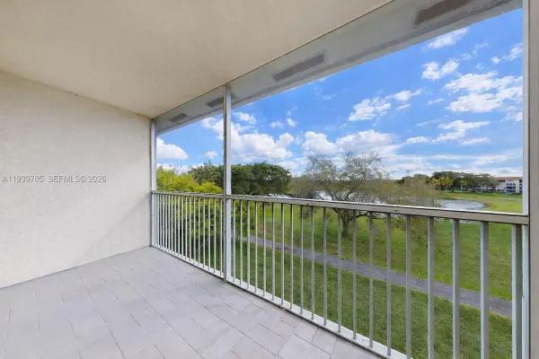 13450 SW 3rd Street 408d, Pembroke Pines, FL 33027